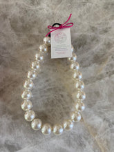 Load image into Gallery viewer, Chunky White Pearls Acrylic Bead Collar