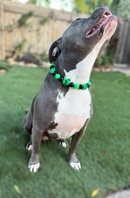 Load image into Gallery viewer, Green Alien Bead Collar