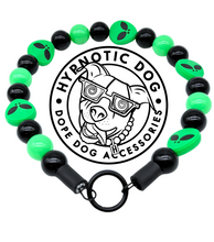 Load image into Gallery viewer, Green Alien Bead Collar